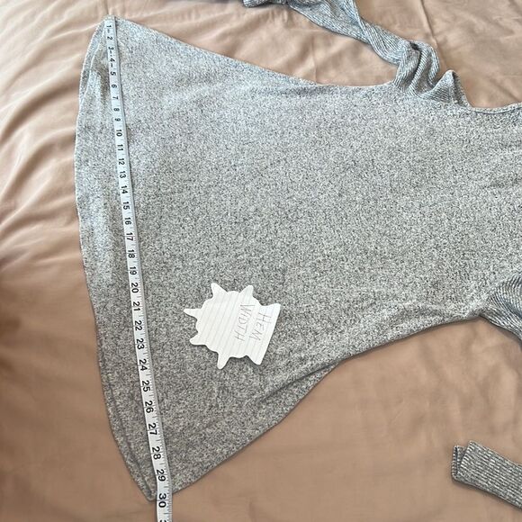 By&By size M grey long sleeve cold shoulder flowy soft stretchy top GUC - Picture 8 of 9
